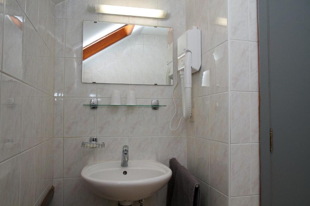 Le New Matinal Hotell La Louvière Rom bilde